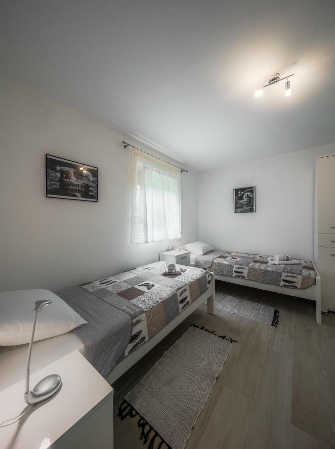 Plitvice Family Apartment Korenica Eksteriør bilde